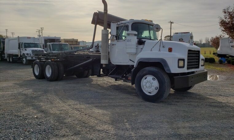 90s Mack Rd 1999 Mack RD 688S | Tom's Truck Sales
